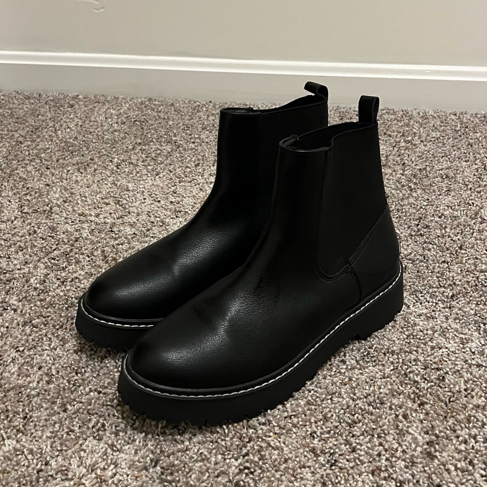 Dolce Vita Women's LEIGHA Chelsea Lightweight Ankle  Heel Boot(Black Size 8)